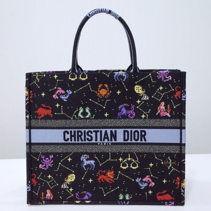 Medium Book Tote Constellation black red | Studio Nafay