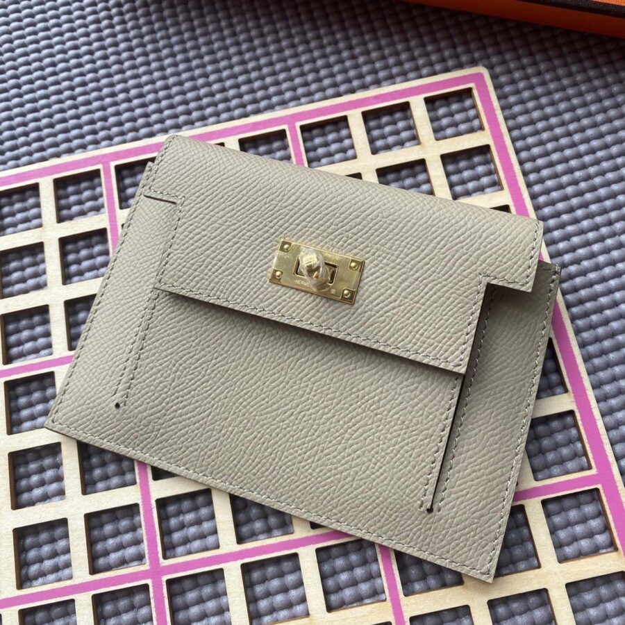 Hermes Kelly brown bag – front view