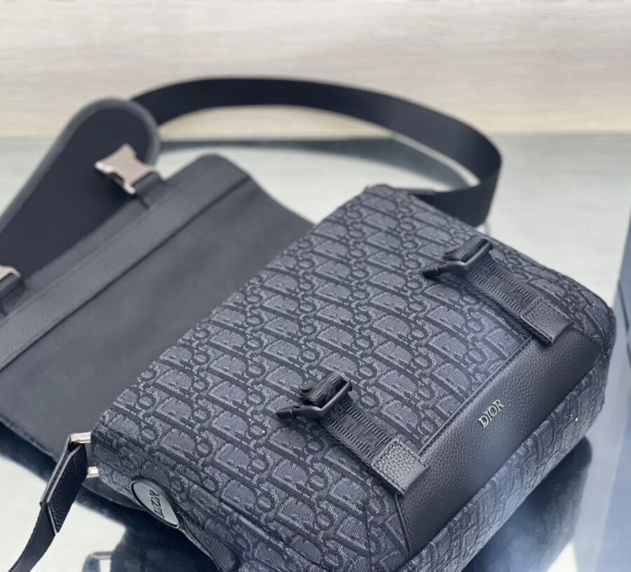 Designer handbag black – front view