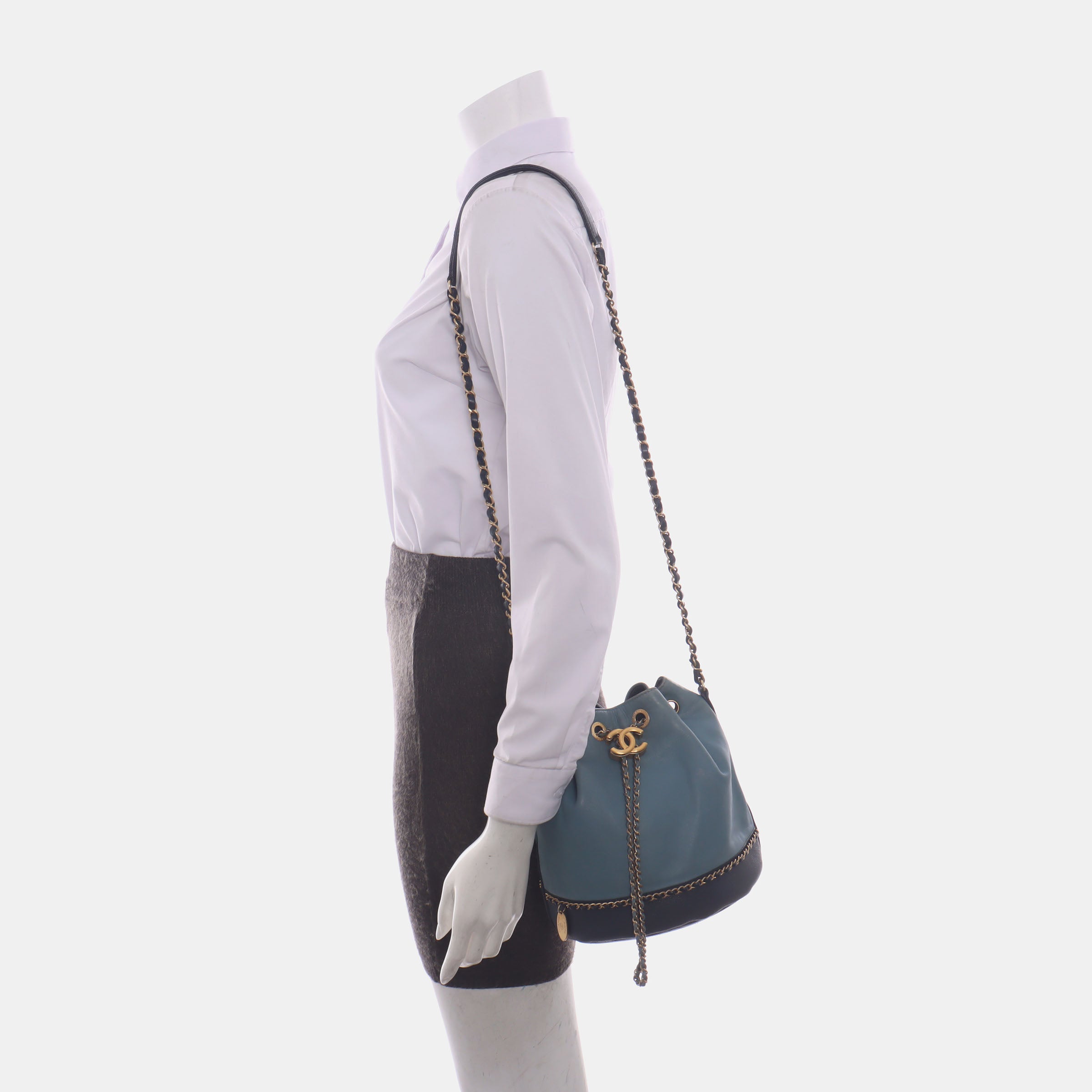 Chanel handbag navy – front view