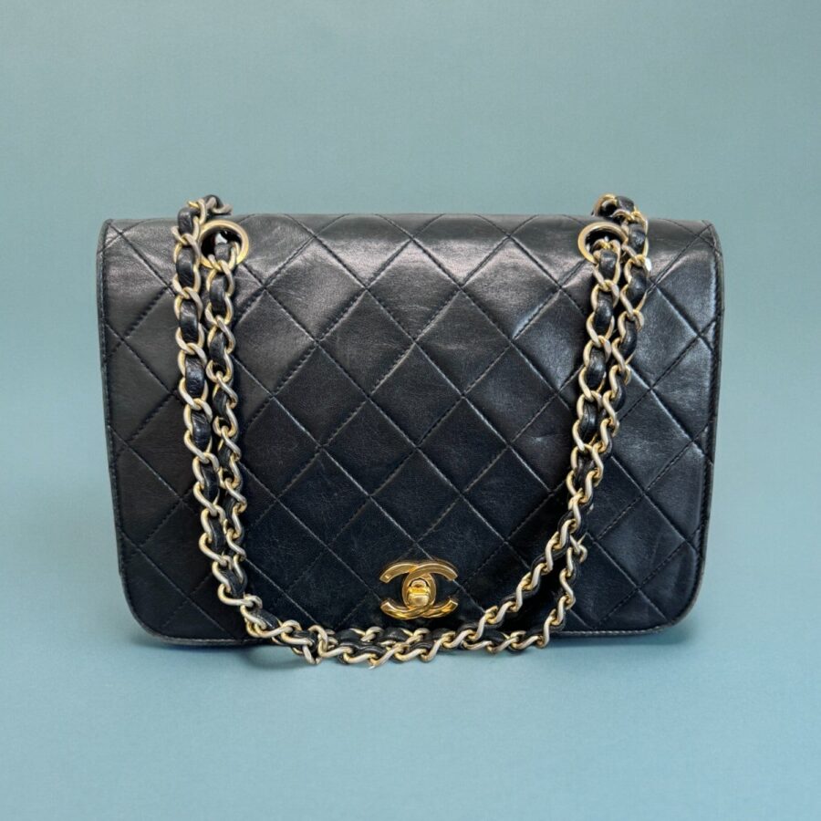 Chanel handbag black – front view