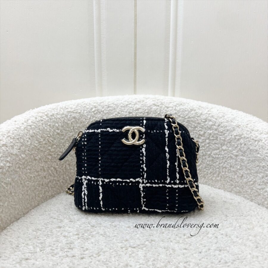 Chanel Mini Bag black – front view