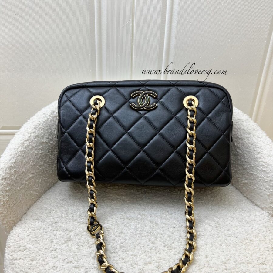 Chanel Shoulder Bag black – front view